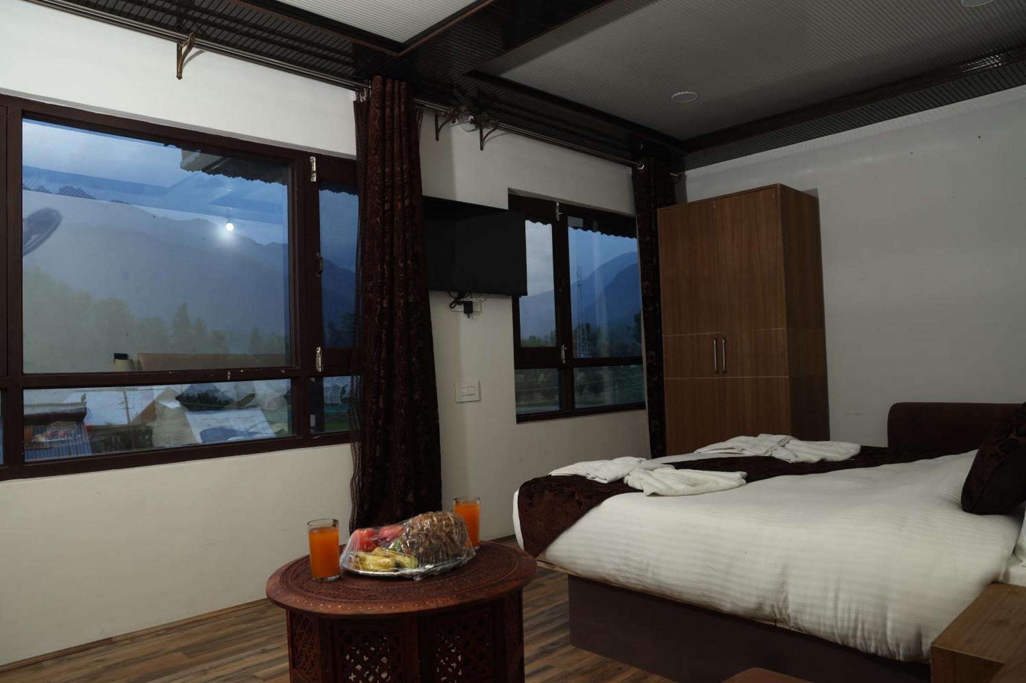 Hotel Mountain Orchard Retreat Pahalgām Esterno foto