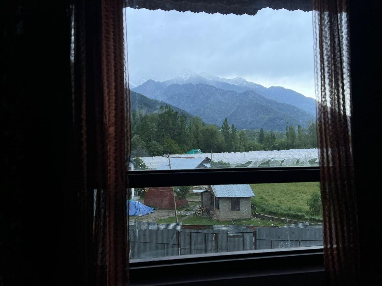 Hotel Mountain Orchard Retreat Pahalgām Esterno foto
