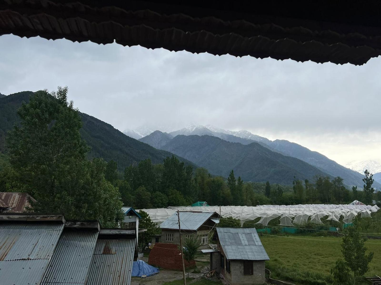 Hotel Mountain Orchard Retreat Pahalgām Esterno foto