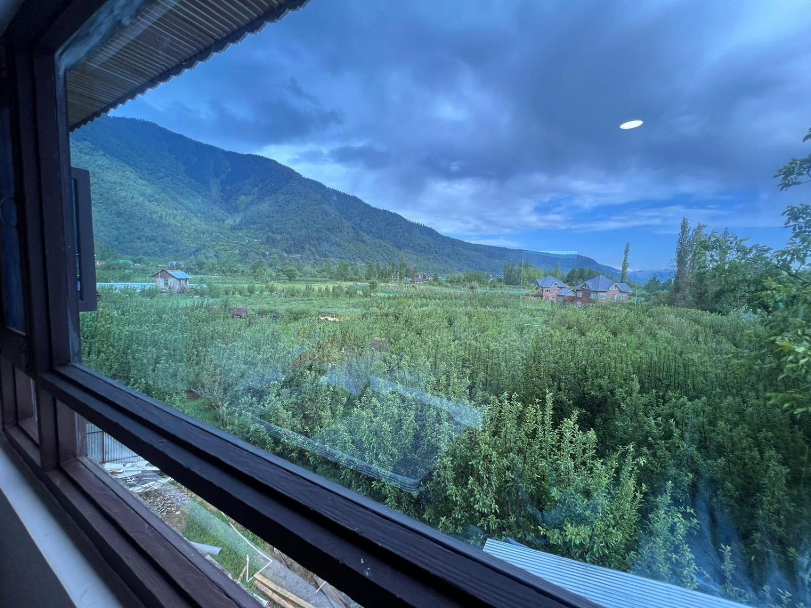 Hotel Mountain Orchard Retreat Pahalgām Esterno foto